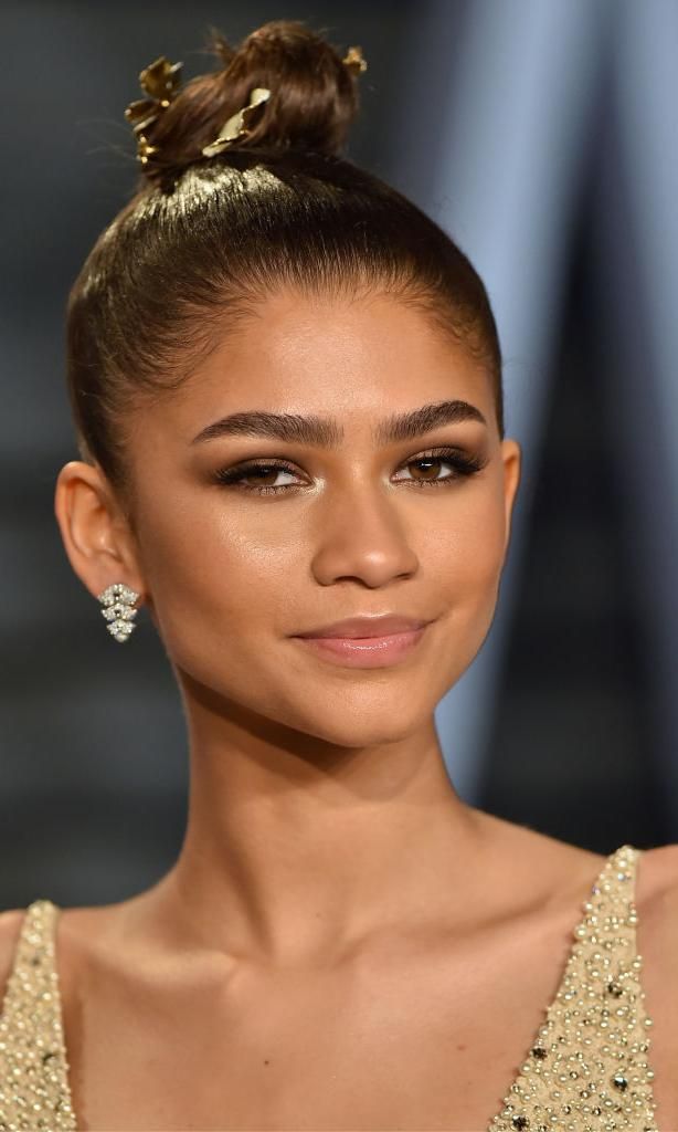 la actriz zendaya luce mo o alto elegante