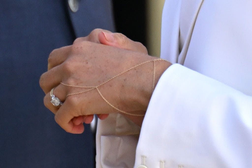 Detalle de la mano de Meghan en abril de 2022, cuando se celebraron los Invictus Games: allí se pudo ver una tercera versión de su anillo de compromiso