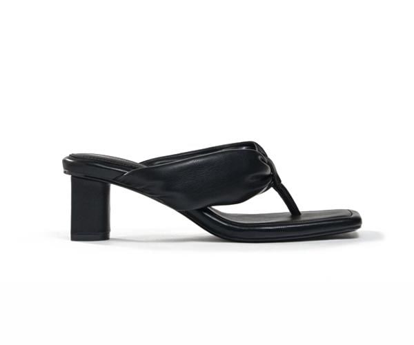 sandalias negras bershka