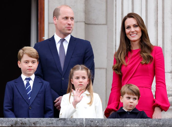 Kate Middleton y Guillermo de Inglaterra con sus hijos 