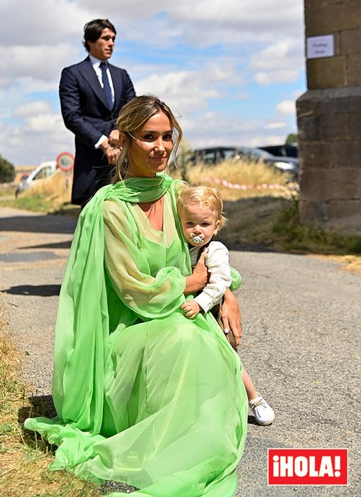 María Pombo con su hijo Martín en la boda de Lucía Pombo