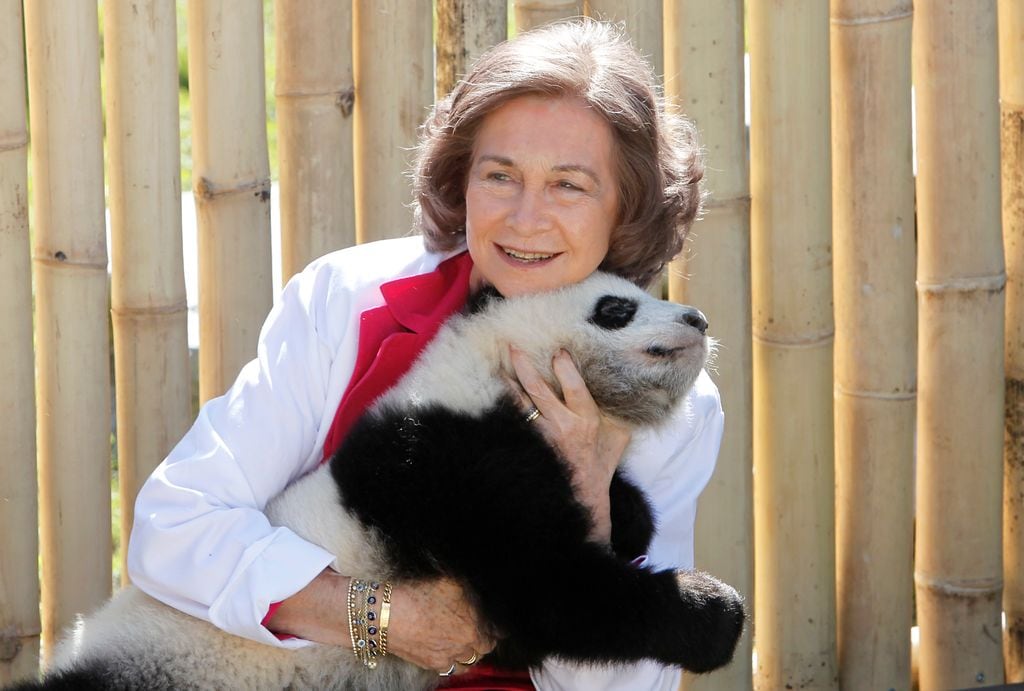 Una imagen de archivo de doña Sofía, en una visita al zoo de Madrid