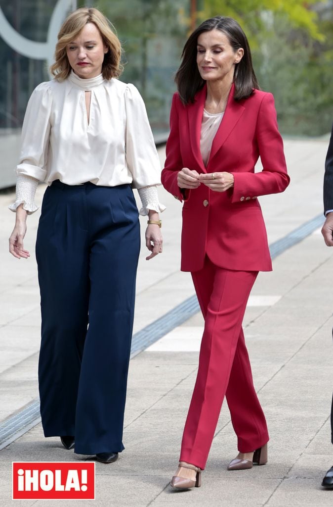 Reina Letizia traje rojo