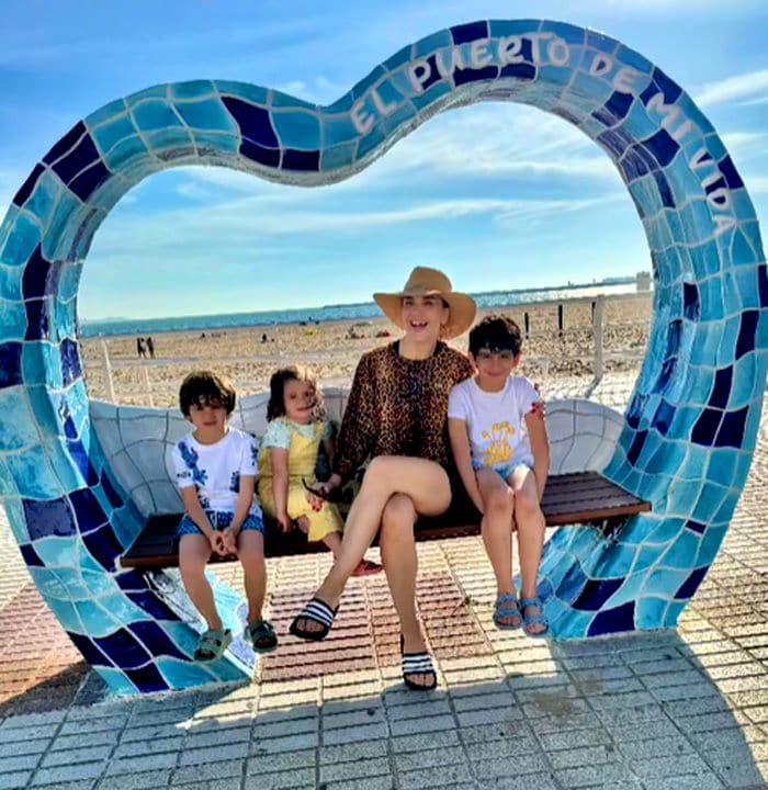 Beatriz Trapote con sus niños