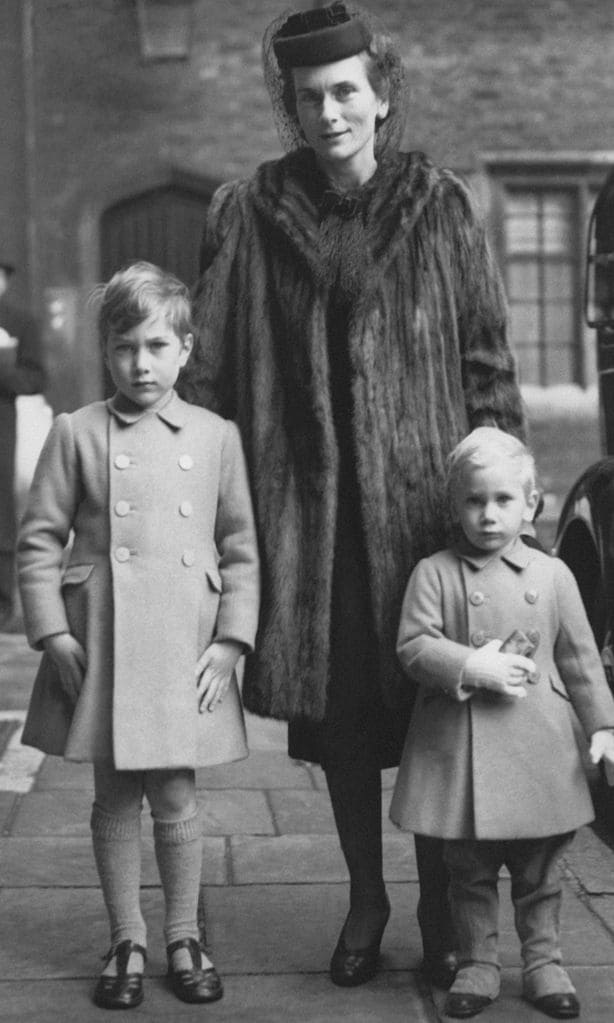La Duchesse De Gloucester Et Ses Deux Fils A Londres