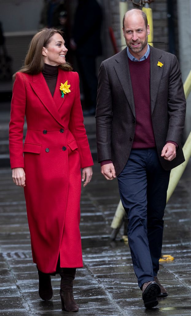 Kate Middleton usó uno de sus abrigos favoritos de Alexander McQueen, con el que le hizo un guiño a la bandera galesa.