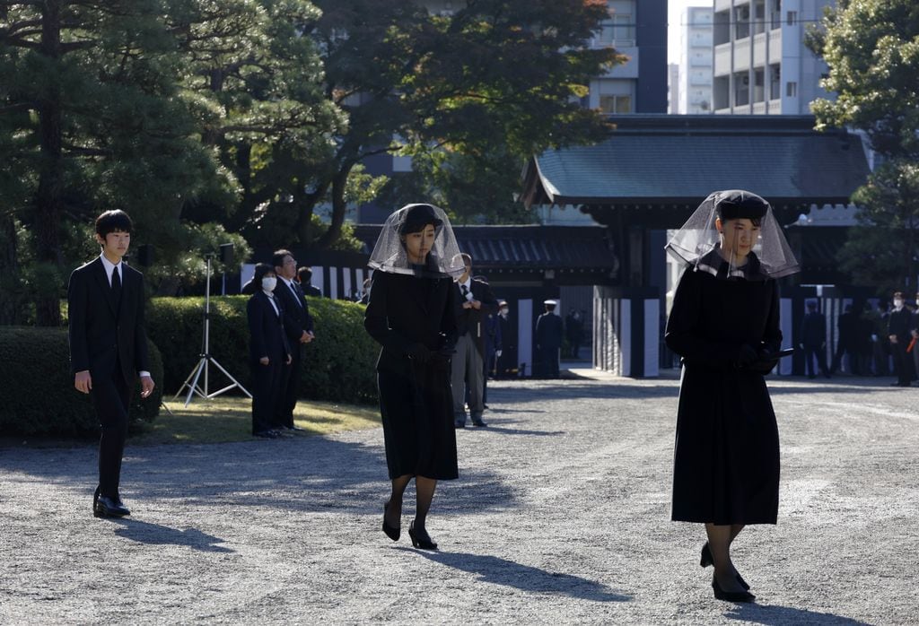 Hisahito, Kako y Aiko de Japón en el funeral de la princesa Mikasa en Tokio en noviembre del 2024