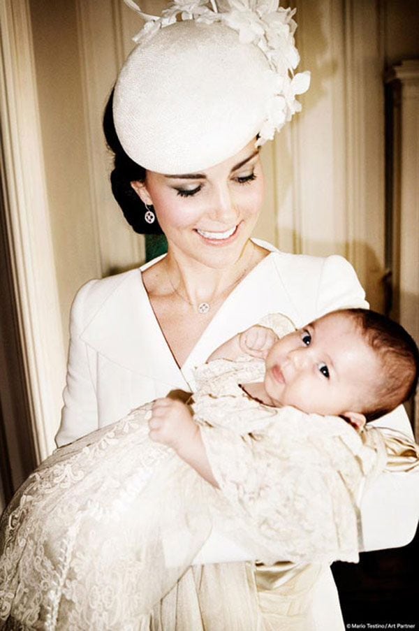 El príncipe Guillermo, que previamente había dicho de la princesa Charlotte que era su "pequeña alegría del cielo", esta vez reveló que su hija era muy "elegante" y toda una "lady". FOTO: Mario Testino / Art Partner
