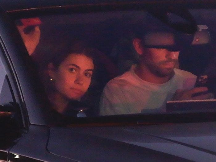 Gerard Piqué y Clara Chía en un coche 