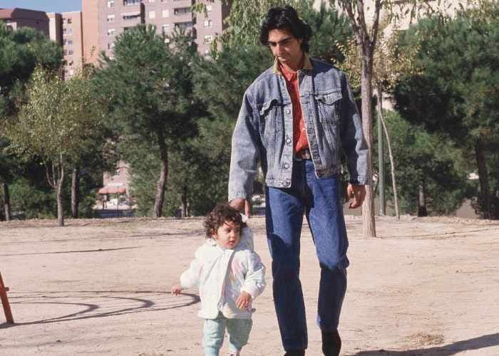 Alba Flores junto a su padre 