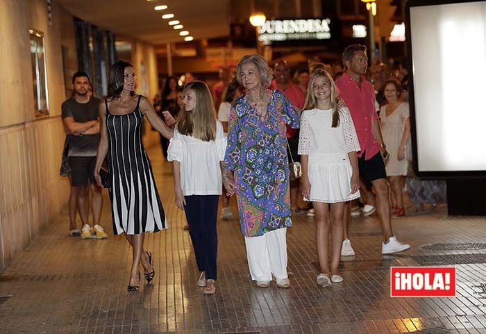 Doña Letizia y sus hijas, nueva escapada cultural con doña Sofía para disfrutar del ballet