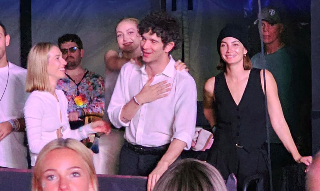 matt healy junto a gigi hadid y lili aldridge