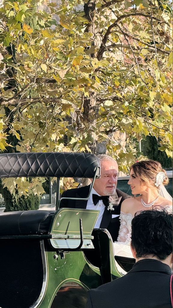 Angélica Rivera y sus hijas Fernanda y Regina también participaron en el baile de la novia con su papá.