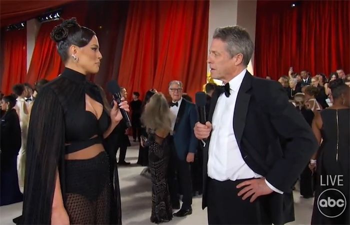 El incómodo momento de Hugh Grant y Ashley Graham que se ha hecho viral