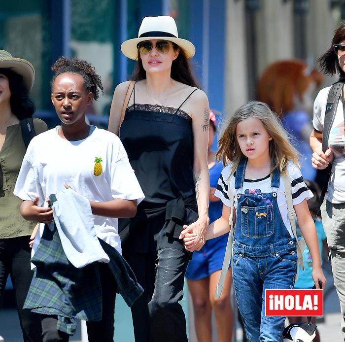 Angelina Jolie con sus hijas Zahara y Vivienne