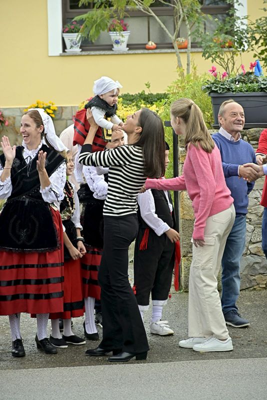 Los Reyes y Leonor en el Pueblo Ejemplar