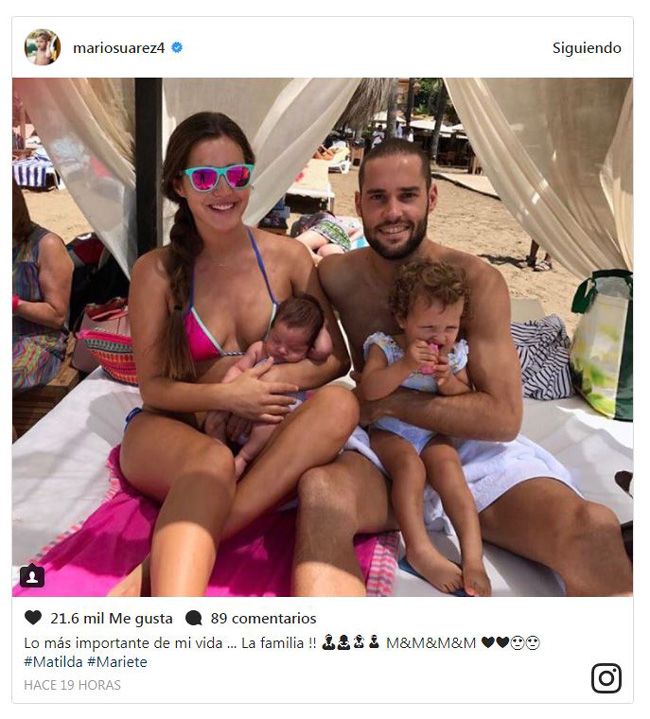 La primera foto de familia de Malena Costa y Mario Suárez