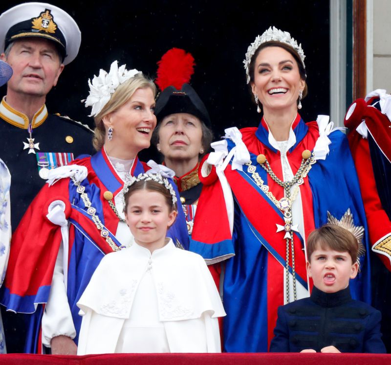 La princesa Ana con la princesa de Gales y la duquesa de Edimburgo