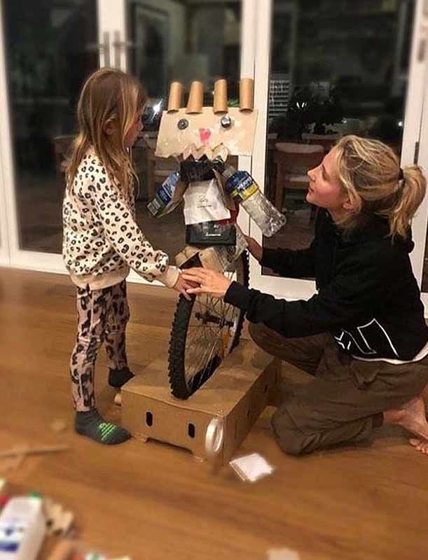 ¡Toda una maestra del reciclaje! Elsa Pataky no da crédito a la imaginación de su hija India