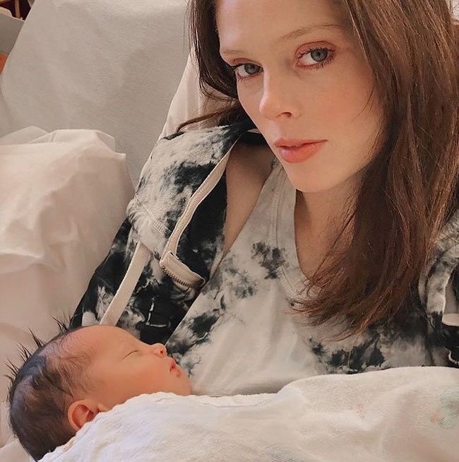 Coco Rocha con su tercer hijo