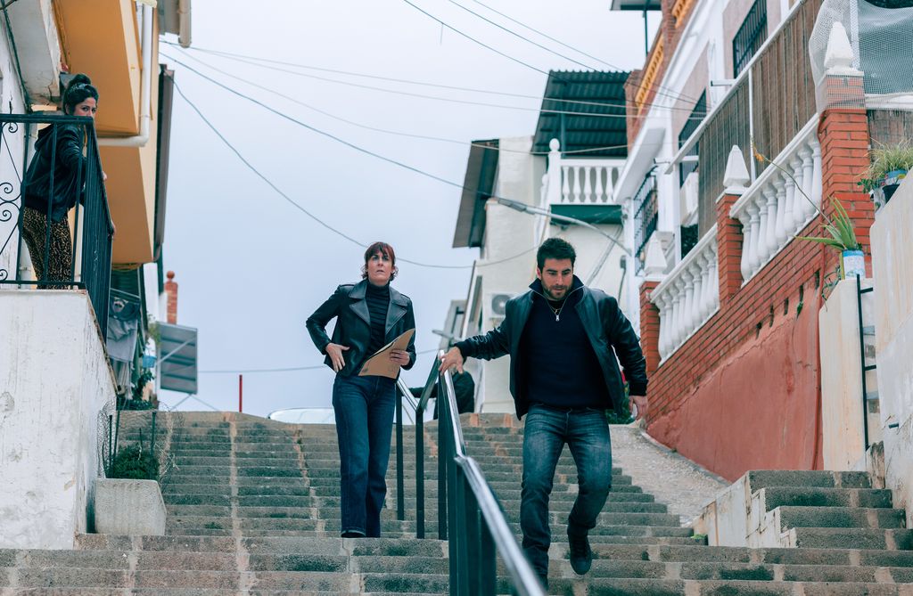  Silvana Navas, Aixa Villagran y Marco Cáceres grabando el episodio 02 de La chica de nieve'