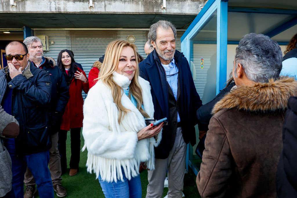 Javier García Obregón junto a su hermana