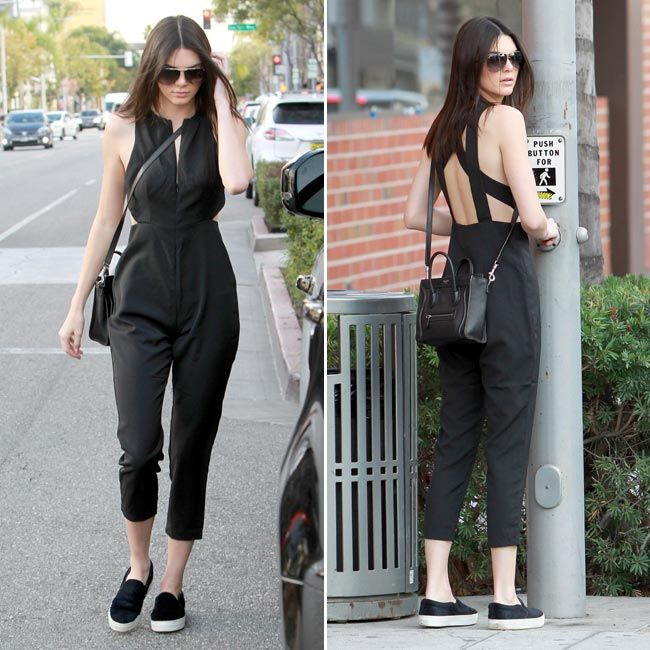 Kendall Jenner se apunta a la tendencia de los 'jumpsuit' para una salida con chicas. 