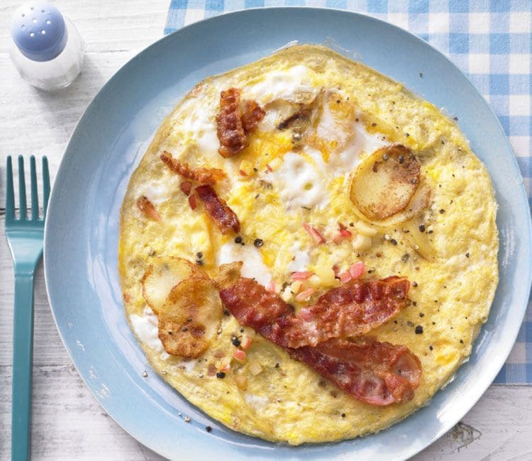 Tortilla vaga de patata, beicon y manzana