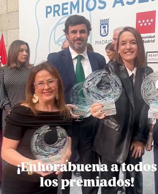 Antonio Martos recoge un importante premio en memoria de Caritina Goyanes