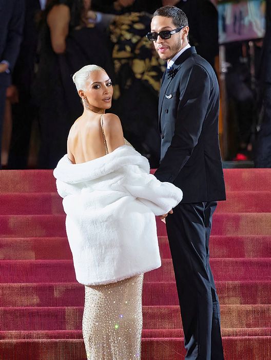 kim kardashian y pete davidson en la gala met