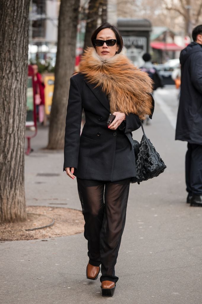 La bufanda de pelo es tendencia en invierno