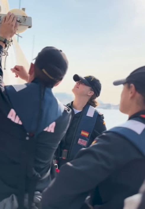 La princesa Leonor en unas maniobras en el mar en la Escuela Naval de Marín en La Armada el 20 de septiembre de 2024