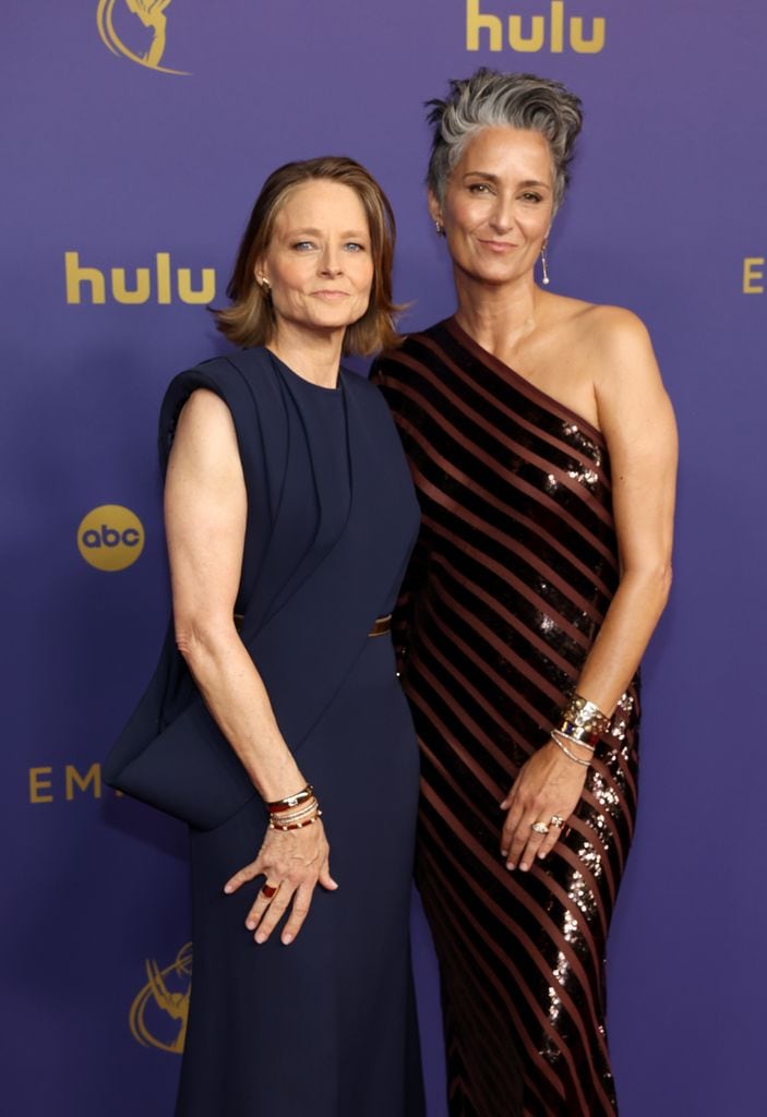 Jodie Foster y Alexandra Hedinson. Premios Emmy 2024