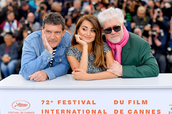 Pedro Almodóvar en Cannes con Penélope Cruz y Antonio Banderas, actores de 'Dolor y gloria'