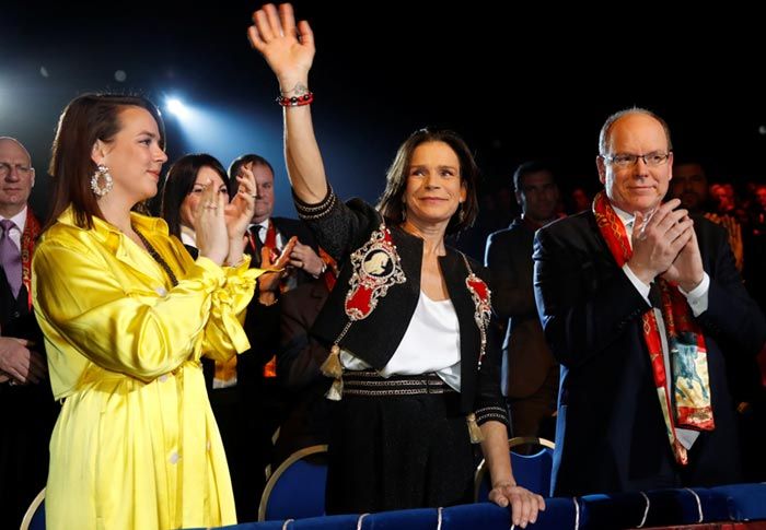 Estefanía, con su hermano Alberto y su hija Pauline, en el circo