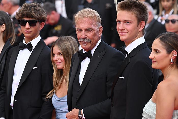 Kevin Costner con sus hijos en Cannes