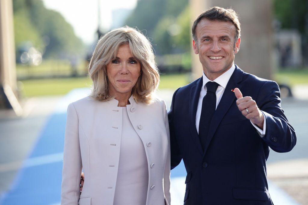 Presidente Emmanuel Macron su esposa Brigitte Macron