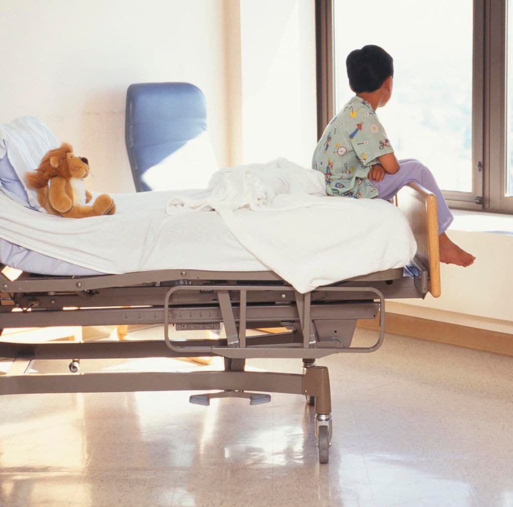 Niño en el hospital