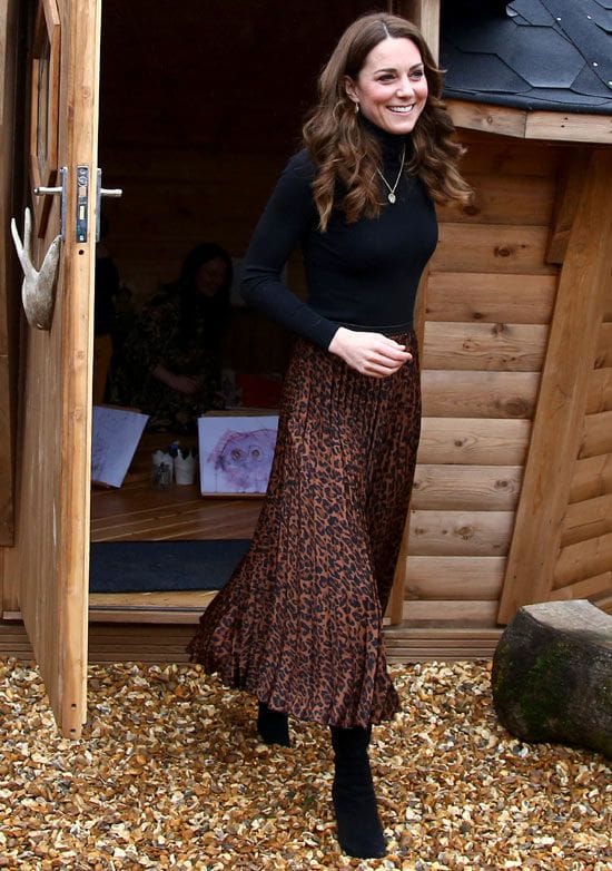 Kate Middleton estrena el vestido de leopardo más elegante para llevar con botas altas