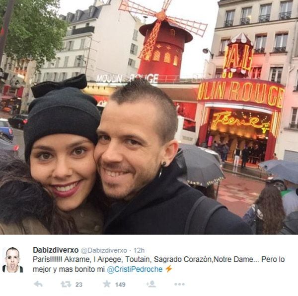 Cristina Pedroche y David Muñoz, felices junto al Moulin Rouge, el popular cabaret parisino
