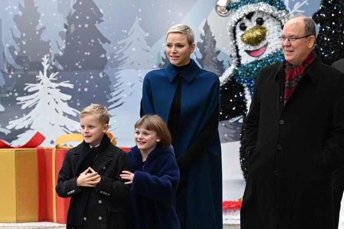 Alberto de Mónaco con la princesa Charlene y sus hijos