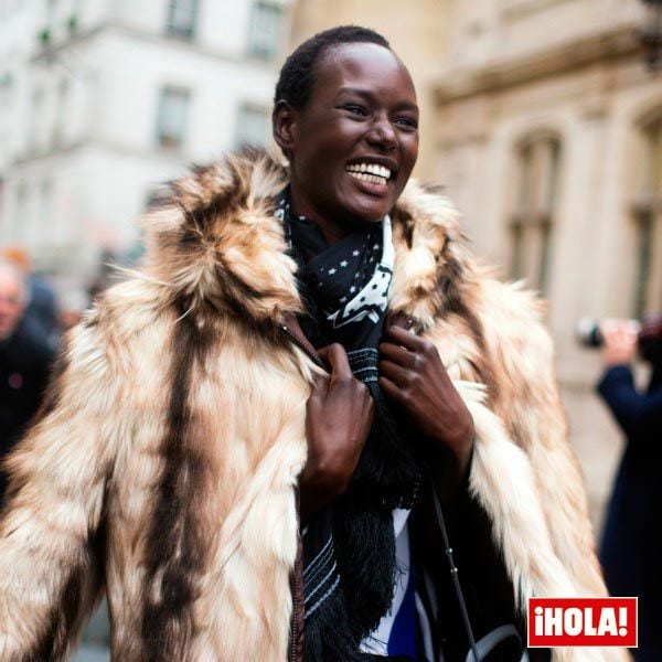 La sudanesa Ajak Deng tuvo que escapar de la guerra civil en su país siendo todavía una niña. En febrero anunció su retirada, después de desfilar para Louis Vuitton, Lanvin, Valentino y Jean Paul Gaultier.
