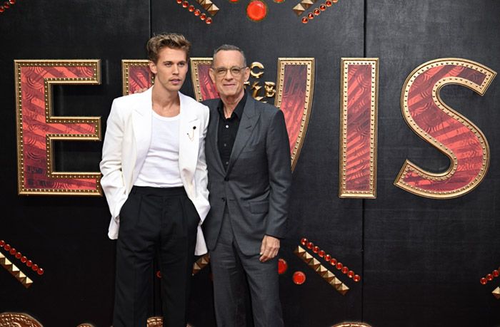 Austin Butler junto a Tom Hanks 