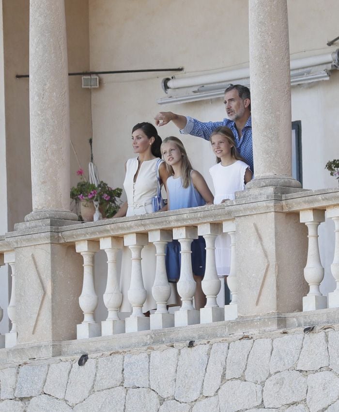 Los Reyes y sus hijas visitan la Casa Museo Son Marroig