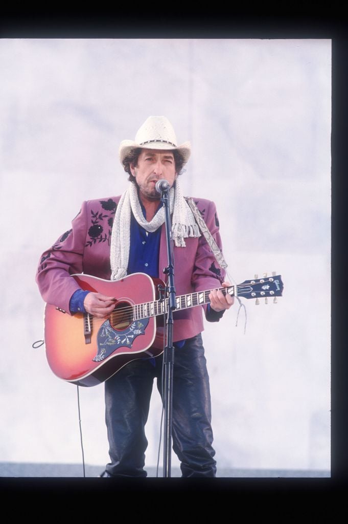 Bob Dylan performs in front of the Lincoln Memorial January 17, 1993, in Washington, DC. Numerous musicians and performers gathered in front of the Memorial to celebrate the inauguration of President Bill Clinton. 