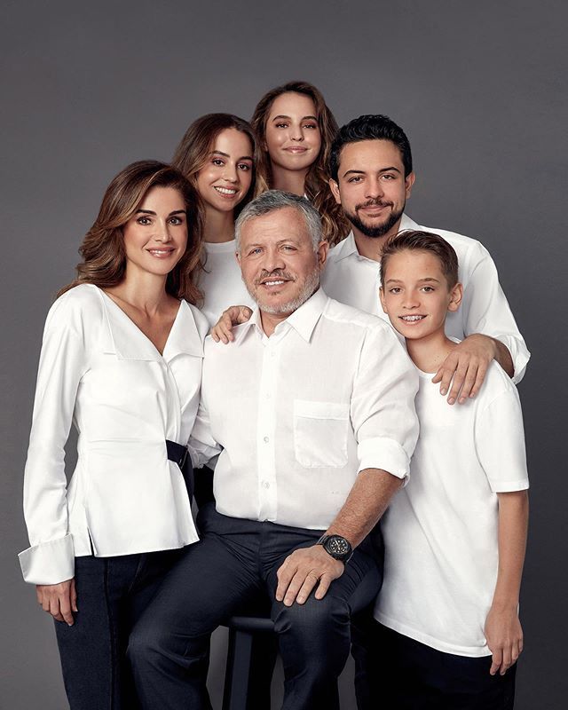 Rania y Abdalá de Jordania con sus hijos