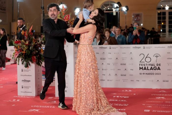 Bárbara Hermosilla y su hijo en la alfombra roja del festival de Málaga