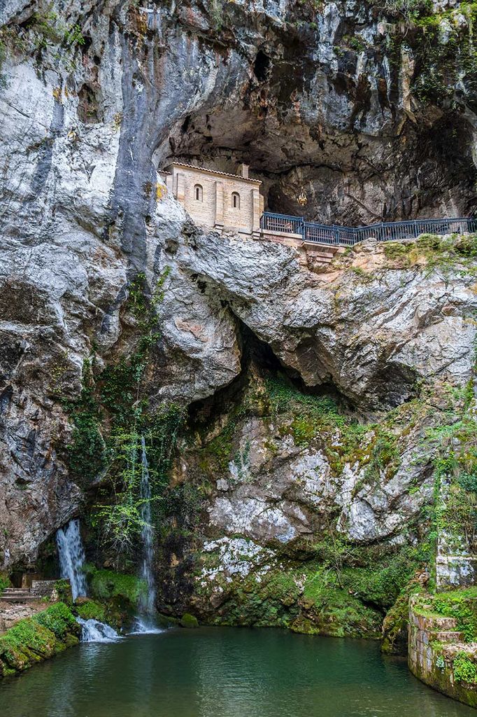 Cueva de la Santina, Asturias