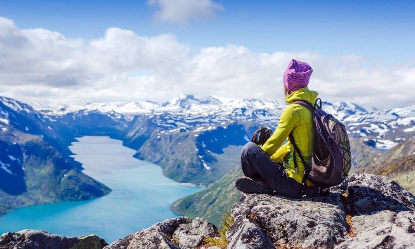 besseggen ridge una de las rutas senderistas mas espectaculares de noruega