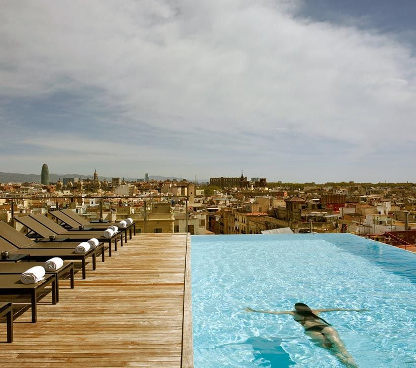 Gran Hotel central barcelona piscina